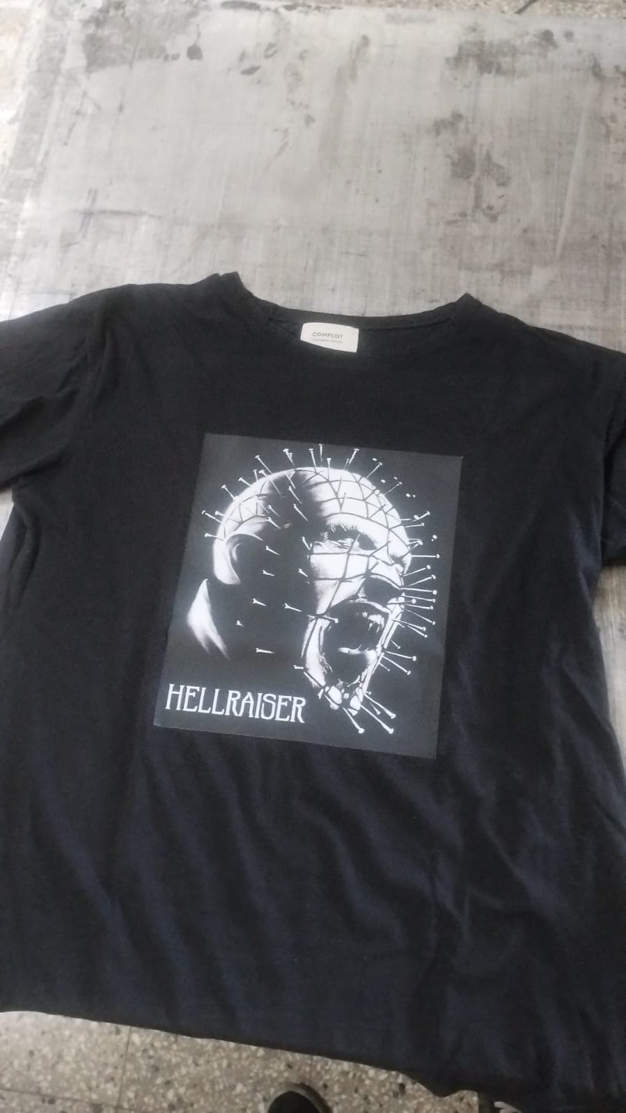 Remera Hellraiser estampada