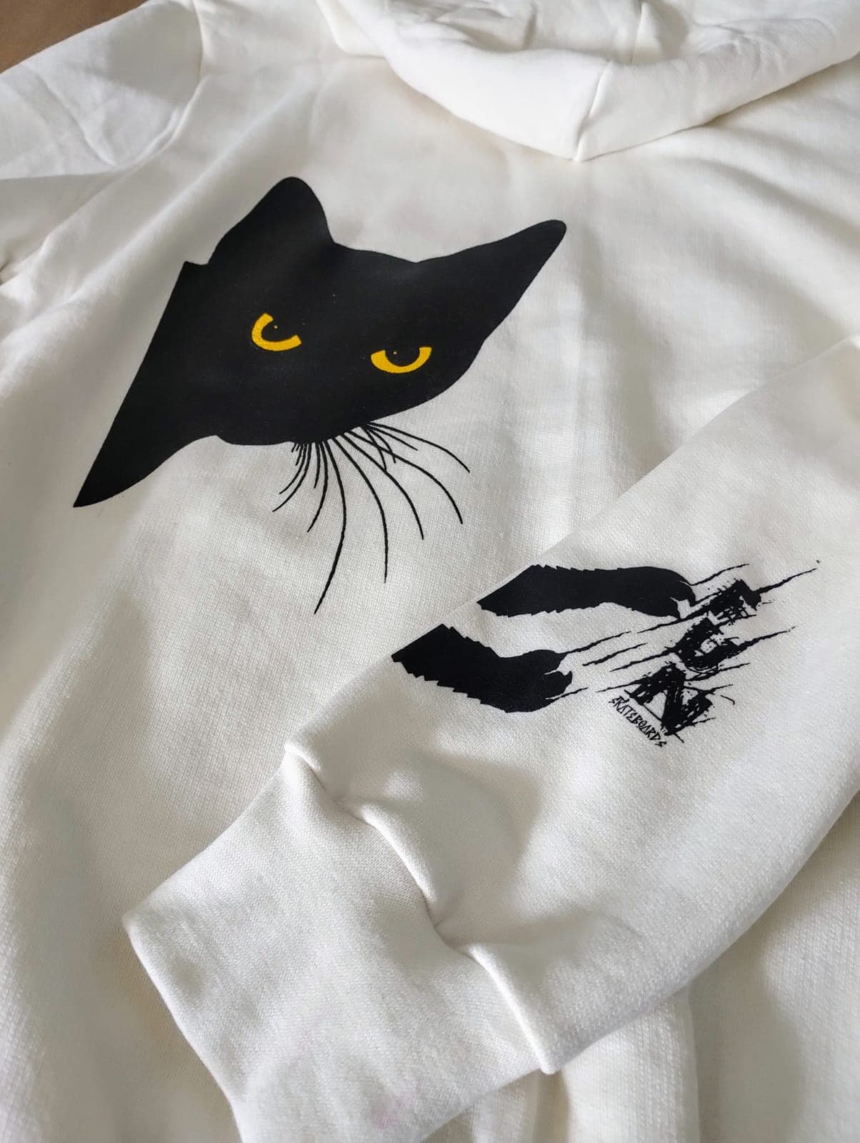 Buzo con estampado de gato